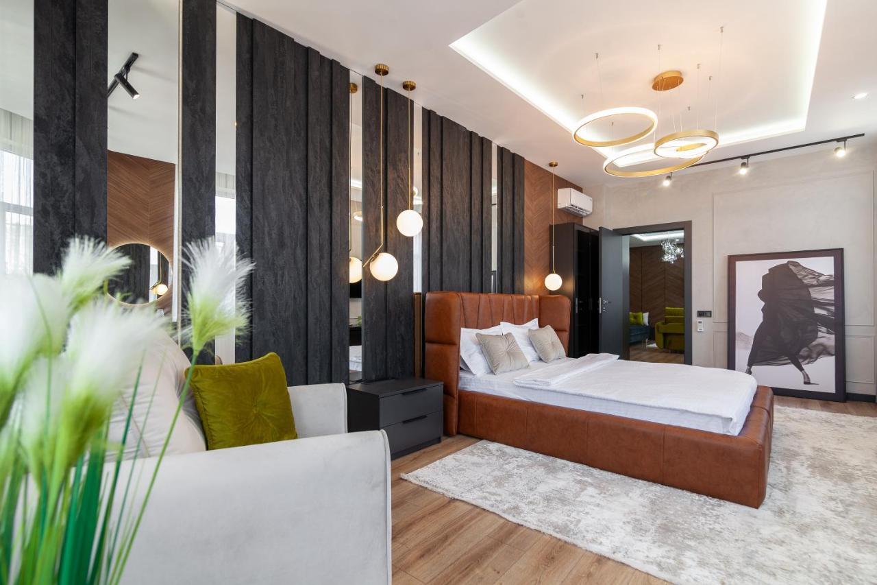 Royal Vip Apartment On Gorodotska 31 リヴィウ エクステリア 写真