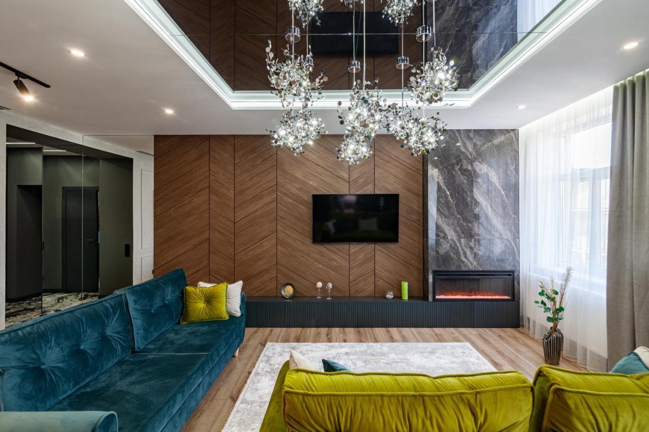 Royal Vip Apartment On Gorodotska 31 リヴィウ エクステリア 写真